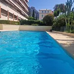En Bord De Avec Piscine 멍똥