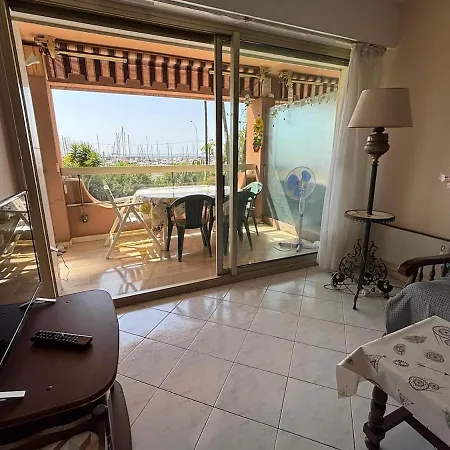 Apartmán En Bord De Avec Piscine *